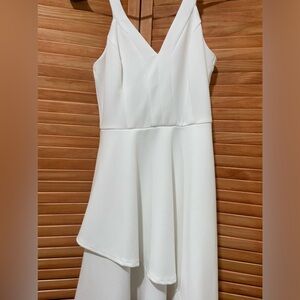 Size M. Short dress. White